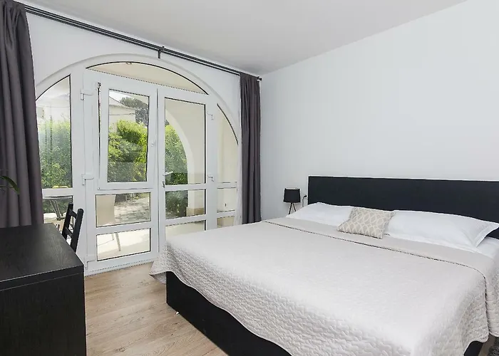 Lägenhet Mili Brela